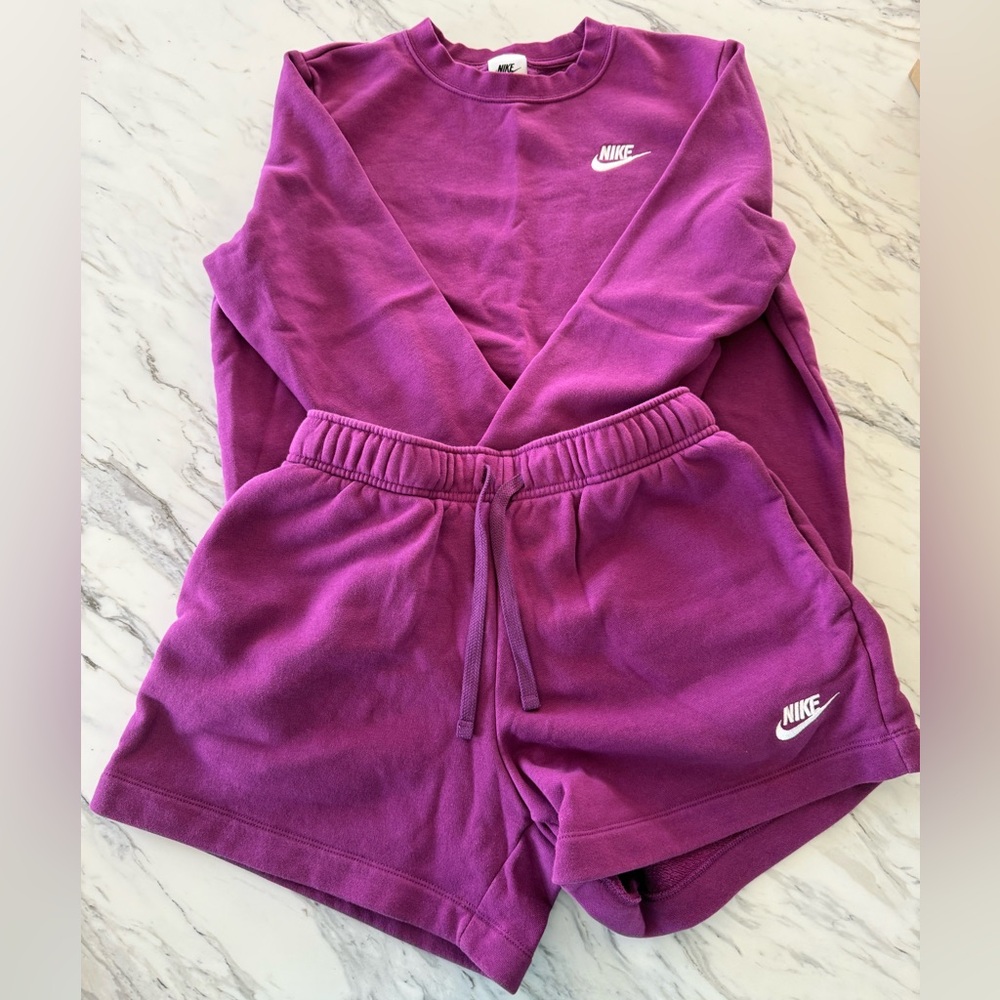Pink/Purple Nike Set - Sweatshirt and Sweatshorts (Small)